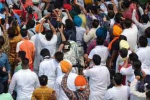 कृषि कानूनों के विरोध में किया विधायक आवास का घेराव