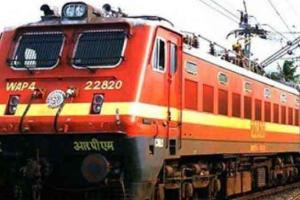 ट्रेन का रूट पूर्व की भांति रखने की मांग