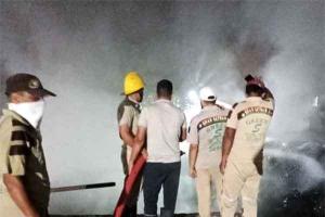 जान जोखिम में डालकर ग्रीन एस के जवानों ने आग पर पाया काबू