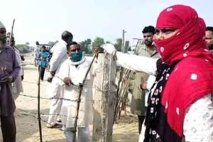 विभाग की महिला कर्मचारी के साथ हुई बहस