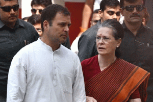 सोनिया इलाज के लिए राहुल के साथ अमेरिका रवाना