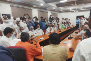 तीन सदस्यीय सांसद कमेटी ने लिए किसान संगठनों के सुझाव