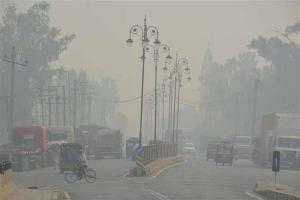 दिल्ली में वायु गुणवत्ता बेहद खराब, सांस लेने में भी परेशानी