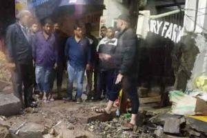 तेलंगाना में भारी बारिश के कारण दीवार गिरने से नौ लोगों की मौत, दो घायल
