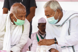 बिहार : विधायकों संग नीतीश से मिले माझी