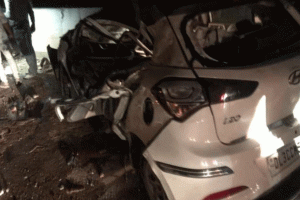 बागपत में हाईवे पर कार पलटने से चार लोगों की मृत्यु