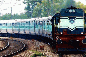 किसानों की चेतावनी, यात्री रेल चलाई तो फिर से रेल ट्रैक पर लगेंगे धरने