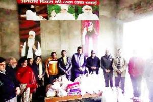पावन अवतार माह के उपलक्ष्य में साध-संगत ने जरुरतमंद परिवारों को बांटा राशन