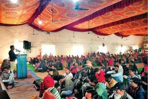 साध-संगत ने 8 जरूरतमंद परिवारों को वितरित किया राशन