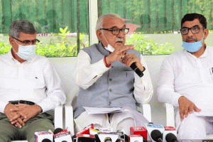 किसानों से पंजा लड़ा रही है सरकार : हुड्डा