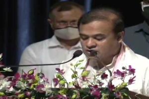 असम: हिमंत बिस्वा सरमा ने मुख्यमंत्री पद की ली शपथ