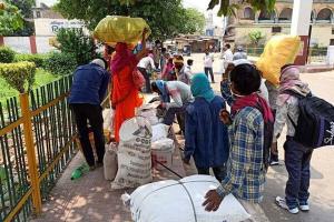 लॉकडाउन के बाद प्रवासी मजदूरों में घर जाने की लगी होड़