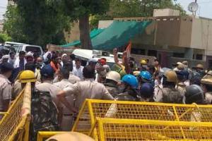 किसानों ने भाजपा-जजपा विधायकों व सांसदों के आवासों का किया घेराव