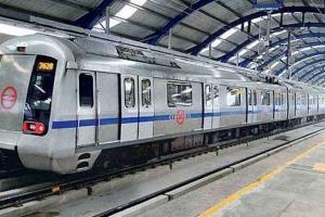 राहत: 50 प्रतिशत यात्रियों के साथ मेट्रो सेवाएं फिर से शुरू, खुलीं दुकानें