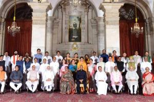 स्वास्थ्य प्रबंध बनाम कैबिनेट विस्तार