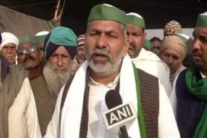 किसानों से हल छीन कटोरा थमाना चाहती है सरकार : राकेश टिकैत