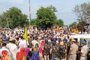 जीन्द में किसानों ने किया भाजपा कार्यालय का घेराव