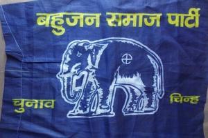 यूपी में भाजपा और बसपा को झटका, सात बागी विधायक सपा में शामिल