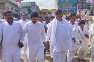 उत्तर प्रदेश में किसानों की हत्या के विरोध में सड़कों पर उतरे कांग्रेसी