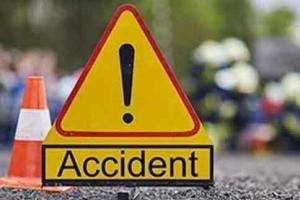 मेक्सिको में कारों के ट्रक की चपेट में आने से 19 लोगों की मौत