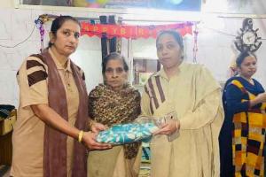 पावन अवतार माह मनाकर, वितरित कि गर्म शॉल