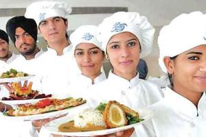 होटल मैनेजमेंट कोर्स के जरिए करियर के अवसर