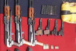 बीएसएफ के जवानों ने बरामद किया हथियारों का जखीरा