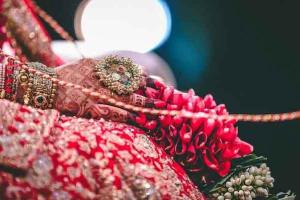 दुल्हन कहीं घर न लूट ले जाए…