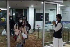 सूमी से निकाले गए भारतीय छात्र दिल्ली पहुंचे