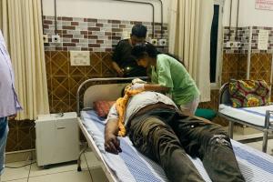 सच कहूँ टीम ने सड़क पर घायल पड़े शख्स की बचाई जान
