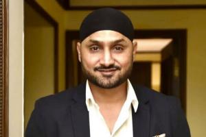 हरभजन सिंह ने अपना वेतन किया किसानों की बेटियों के नाम