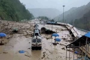 असम में भीषण बाढ़, दो लाख से अधिक लोग प्रभावित