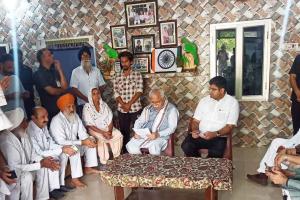 भावदीन में शहीद निशान सिंह के घर पहुंचे मुख्यमंत्री मनोहर लाल, परिवार को दी सांत्वना