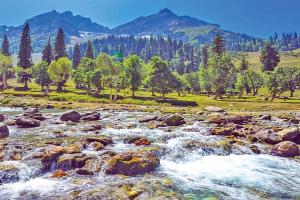 बच्चों की पसंदीदा जगह मनाली की सुंदर पहाड़ियां