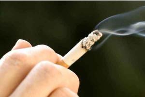 शहरी महिलाओं में धूम्रपान का फैशन चिंताजनक