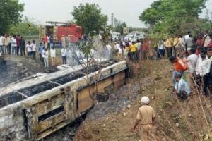 दु:खद: कर्नाटक में बस में आग लगने से 8 यात्री जिंदा जले