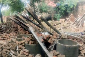 सर्वे के नाम पर गुजर गए 6 साल, इंतजार करके कर्जा उठाकर मकान बनवा रहे गरीब