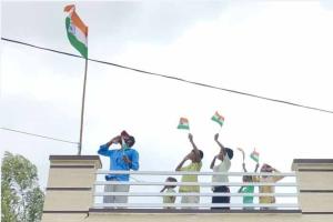 डेरा श्रद्धालुओं के घरों की ‘शान’ बन रहा ‘तिरंगा’