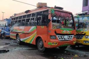 जम्मू-कश्मीर में आठ घंटे से भी कम समय में दूसरी बस में धमाका