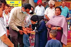 प्लस पोलिया मुहिम : पहले दिन 1 लाख बच्चों को पिलाई ‘पोलियो बूंदे’