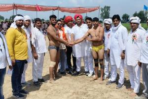 कुश्ती दंगल। अनुज सांभली व गोगी मखाला ने जीती 21 हजार की नकद राशि