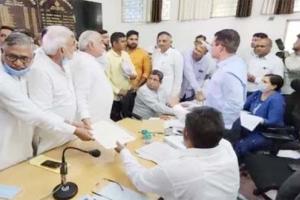 आदमपुर उप चुनाव: कांग्रेस प्रत्याशी जयप्रकाश ने भरा नामांकन