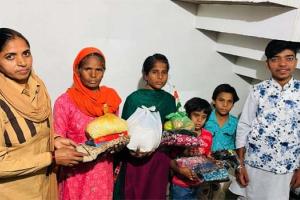 जरूरतमंद की मदद कर मनाया बेटे का जन्मदिन