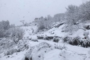 पहाड़ों पर बिछी सफेद चादर, ठंड बढ़ी