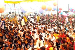 तारानगर आश्रम में उमड़ा श्रद्धा का सैलाब, 11 सौ अतिजरूरतमंद लोगों को वस्त्र वितरित