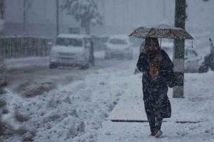 कश्मीर घाटी ठंड से कांपी , श्रीनगर में तापमान माइनस 2.1 डिग्री सेल्सियस तक गिरा