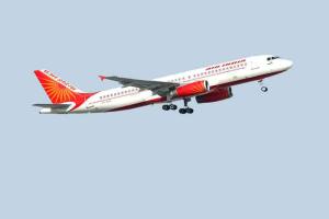 दिलचस्प: महिला ने पकड़ी घर की फ्लाइट थी पहुंच गई विदेश