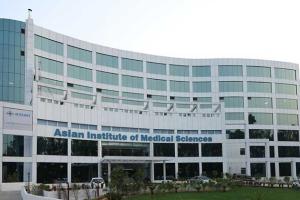 एशियन अस्पताल के डॉक्टरों ने दुर्लभ जेनेटिक रोगी स्वीडिश महिला को दिया आत्मविश्वास से भरा चेहरा