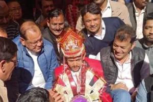 दुल्हन करती रही दूल्हे का इंतजार, दूल्हा बैठा धरने पर, जानें क्या है मामला