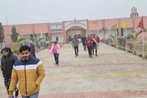 पेपर लीक के बाद सुरक्षा इंतजाम और कड़े, गुजरना पड़ा चैकिंग की कड़ी परीक्षा से